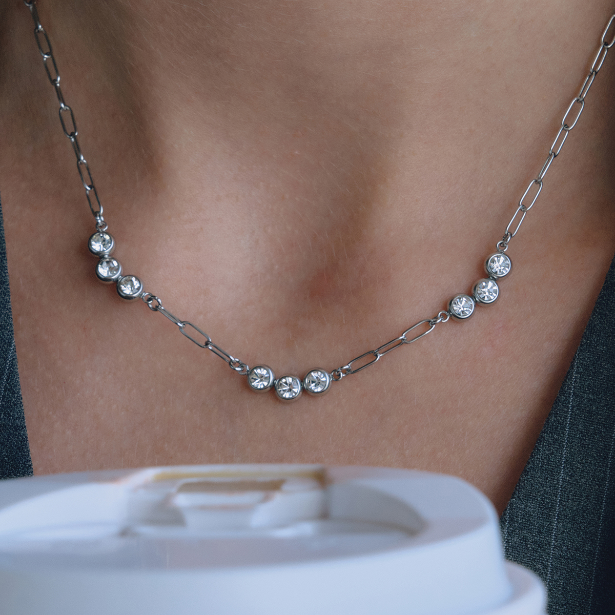 Detail zirkonů náhrdelníku Elenys Sparkle Line